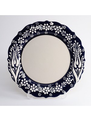Korkmaz Çini 26 cm Beyaz Kabartma Kaligrafi Tabağı