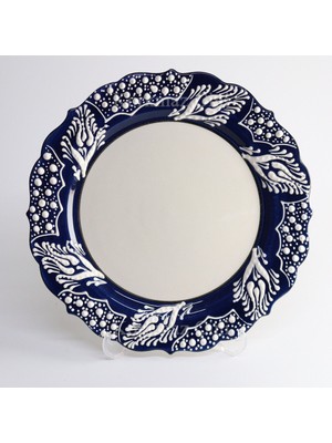 Korkmaz Çini 26 cm Beyaz Kabartma Kaligrafi Tabağı
