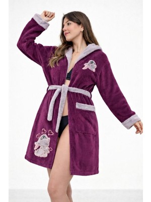 Caspara Wellsoft Tavşan Nakışlı Kapüşonlu Kadın Polar Bornoz - Yumuşak , Sıcak , Premium Ev Giyim Sabahlık