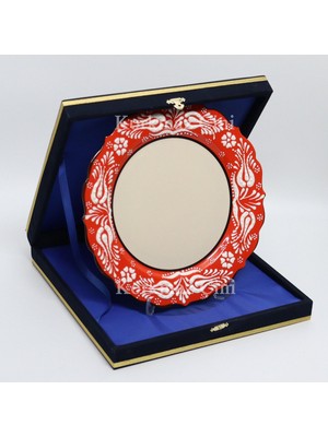 Korkmaz Çini 26 cm Beyaz Kabartma Kaligrafi Tabağı