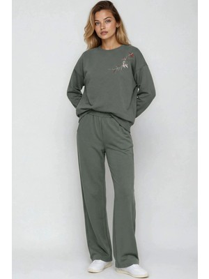 Hiccup Kadın Nakışlı Bisiklet Yaka Sweatshirt ve Düz Paça Pantolon Ikili Takım Bersan Collection Haki Yeşil
