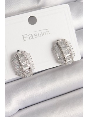 Bsre Zirkon Taşlı Burgu Desenli J Kadın Küpe (Gümüş Renk)