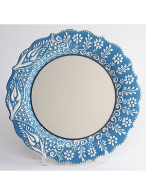Korkmaz Çini 26 cm Beyaz Kabartma Kaligrafi Tabağı