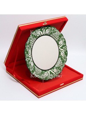 Korkmaz Çini 26 cm Beyaz Kabartma Kaligrafi Tabağı