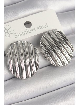 Bsre Pirinç Sallantı Işlemeli Daire Plaka Figürlü Kadın Küpe (Gümüş Renk)