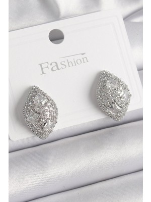 Bsre Pirinç Zirkon Taş Işlemeli Damla Figürlü Kadın Küpe (Gümüş Renk)