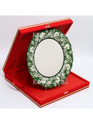 Korkmaz Çini 26 cm Beyaz Kabartma Kaligrafi Tabağı