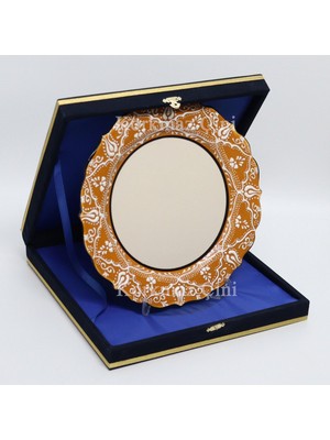 Korkmaz Çini 26 cm Beyaz Kabartma Kaligrafi Tabağı