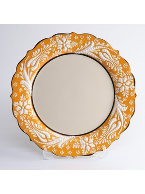 Korkmaz Çini 26 cm Beyaz Kabartma Kaligrafi Tabağı