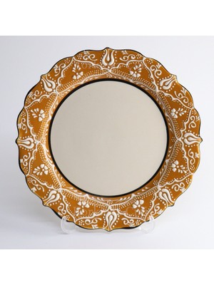 Korkmaz Çini 26 cm Beyaz Kabartma Kaligrafi Tabağı