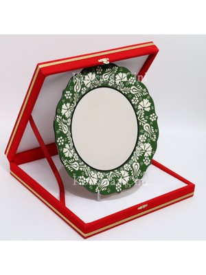 Korkmaz Çini 26 cm Beyaz Kabartma Kaligrafi Tabağı