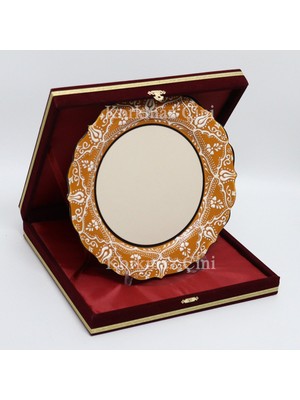 Korkmaz Çini 26 cm Beyaz Kabartma Kaligrafi Tabağı