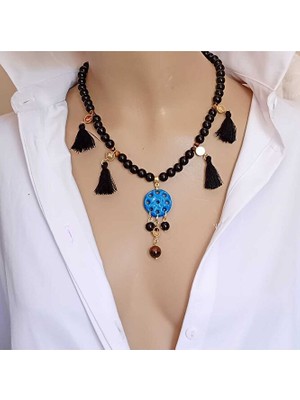 Sinem Şanlı Nera Siyah Oniks ve Süryani Taşı Detaylı Püsküllü Tasarım Kolye