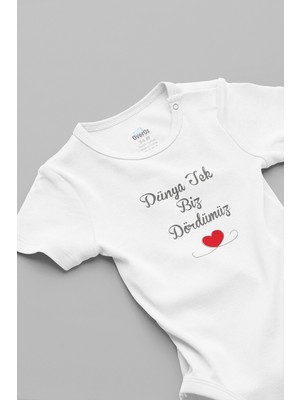 Overoz Dünya Tek Biz Dörtdümüz Yazılı Bebek Body Zıbın 5922-2