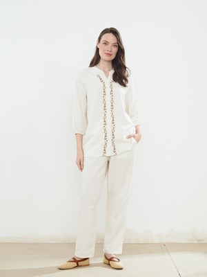 Lc Waikiki Yeni Sezon Kaçık Yaka Nakışlı Keten Karışımlı Bluz