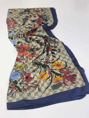 Gucci Vual Ipek Şal Çiçekli  G Baskılı Lacivert Krem