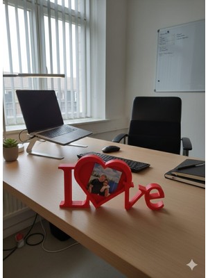 Ceresshop Sevgililer Günü Özel Love Fotoğraf Çerçevesi – Kalpli Romantik Masa ve Ofis Dekoru
