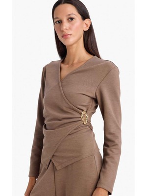 Defacto Regular Fit Wrap Yaka Aksesuar Detaylı Vizon Kadın Bluz G8816AX/BN531