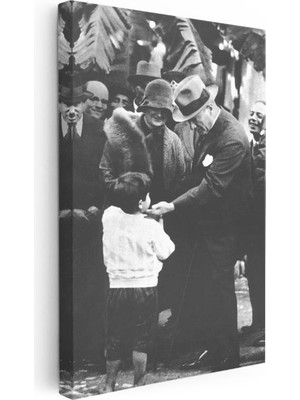 Tablofest Dikey Kanvas Tablo Atatürk Çocukla Samimi Sohbet Atatürk Tablosu Ev Ofis Duvar Dekoru
