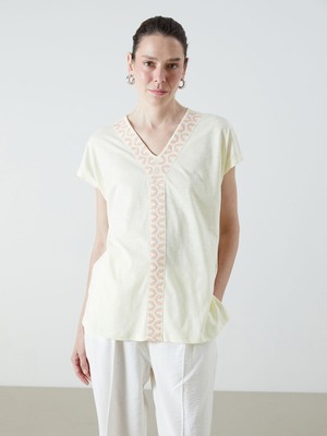 Lc Waikiki Yeni Sezon V Yaka Nakışlı Keten Görünümlü Bluz