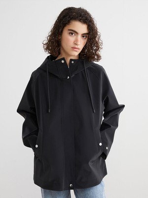Lc Waikiki Yeni Sezon Kapüşonlu Oversize Deri Görünümlü Kadın Yağmurluk