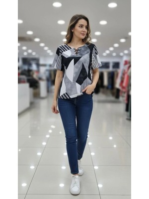 Velmora Fashion Kadın Desenli Püsküllü Viskon Bluz Bebe Yaka Kısa Kollu Big Size Rahat Kesim - Desenli