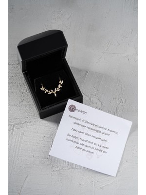 Nereze 925 Ayar Gümüş Işıklı Kutuda Gold Kaplama Mekik Taşlı Zarif Sarmaşık Kolye