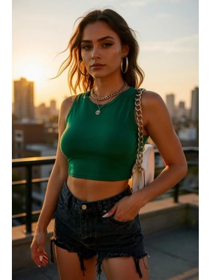 Kadın Yeşil Kare Yaka Crop Top Bluz – Şık, Rahat ve Kolay Kombinlenebilir
