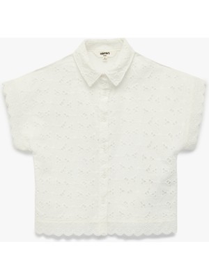 Koton Pamuklu Düğme Detaylı Brodeli Kısa Kollu Gömlek