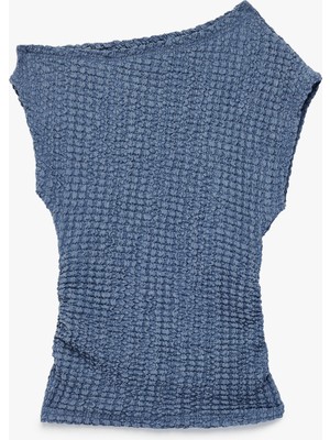 Koton Asimetrik Yaka Kolsuz Viskon Karışımlı Dokulu Crop Bluz
