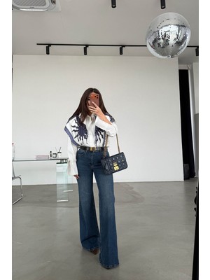 Özge Özgenç Ispanyol Paça Taşlamalı Jean