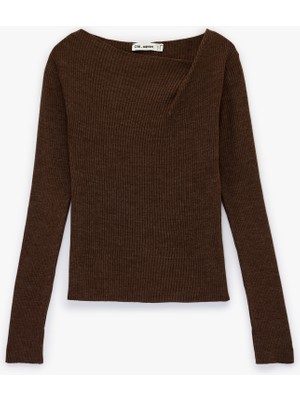 Koton Slim Fit Uzun Kollu Asimetrik Yaka Triko Kazak