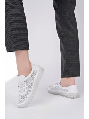 Tarçın Ayakkabı Hakiki Deri Beyaz Baskı Kadın Deri Casual Ayakkabı TRC62-8004