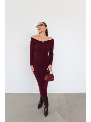 Özge Özgenç Bardot Yaka Aksesuar Detaylı Triko Elbise