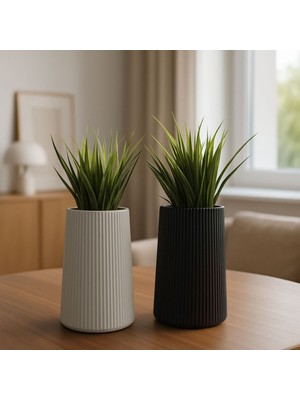 “2’li Yapay Çiçek Vazo – Çimenli ve Çizgili Tasarım”