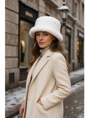 Yake Store  Ithal Bej Tüylü Bucket Şapka - Premium Trend Kış Şapkası - Canlı Bej Renkli Aksesuar SPK1102-1 - Beyaz