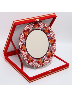 Korkmaz Çini 26 cm Renkli Kabartma Kaligrafi Tabağı