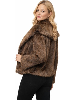 Kadın Kahverengi Büyük Yaka Kısa Kürk Çeket