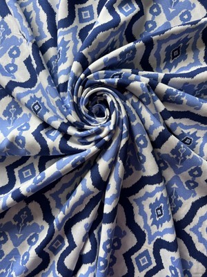 Mavi Geometrik Desenli Pamuk-Viskoz Kumaş – Yumuşak, Hafif ve Dökümlü 150 cm Genişlik – Elnv6