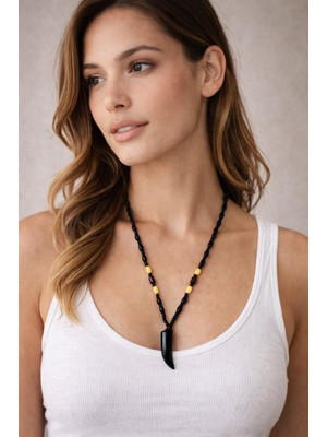 Siyah Boncuk Dizilimli Unisex Kolye – Fil Dişi Form Uçlu, Minimal Otantik Takı