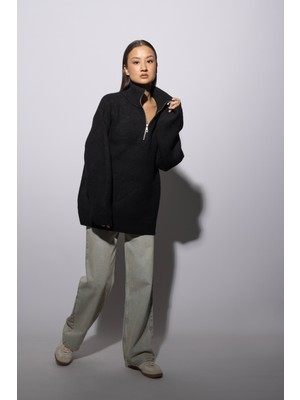 Nisan Triko Fermuarlı Triko Kazak