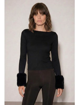 Babokah Peluş Kol Aksesuarlı Kayık Yaka Üst