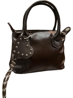 Turqa Acıkahve Charmlı Yumuşak Suni Deri Ayarlanabilir Askılı Orta Boy Kadın El ve Omuz Çantası