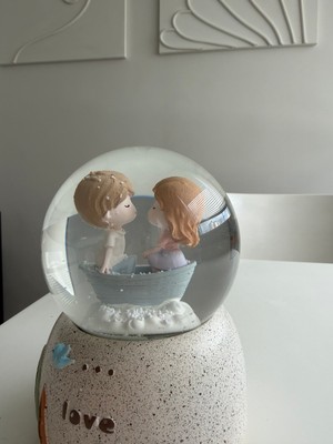 Bumelo Kayıkta Kız ve Erkek Büyük Boy Işıklı,müzikli Püskürtmeli Kar Küresi