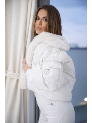 Peluş Detaylı Cepli Şişme Mont