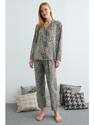 FullaModa Büyük Beden Leopar Desenli Düğmeli Pijama Takımı