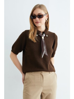 FullaModa Fular Detaylı Polo Yaka Kısa Kol Triko Kazak
