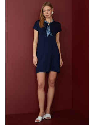 FullaModa Fular Detaylı Bisiklet Yaka Elbise