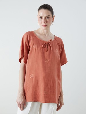 Lc Waikiki Yeni Sezon Bağlamalı Yaka Nakışlı Müslin Bluz