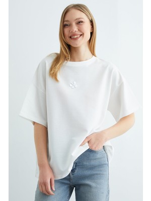 FullaModa Lotus Çiçeği Kabartmalı Oversize Tişört
